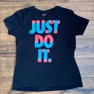 Women’s Nike black short sleeve shirt